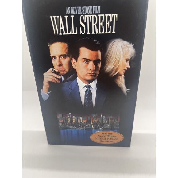 Wall Street (VHS, 1996) Michael Douglas Charlie Sheen Daryl Hannah - Picture 2 of 6